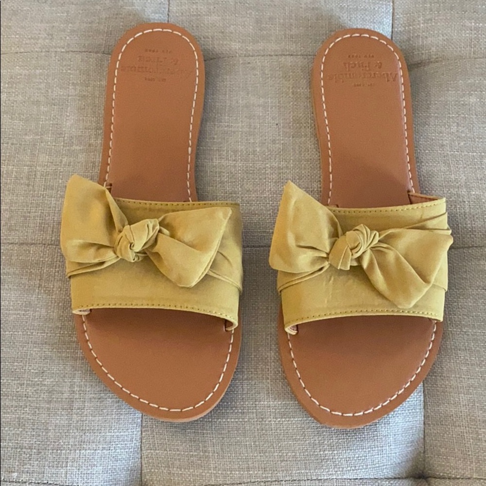 Abercrombie & Fitch Slide Sandals Size 9
